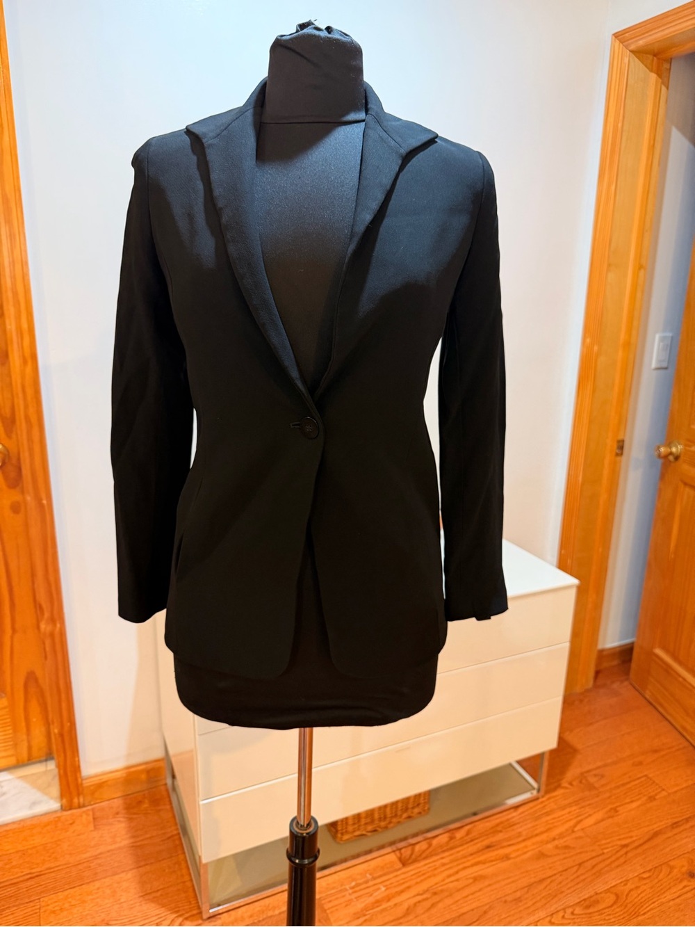 Lafayette 148 New York Black Single-Button Blazer size 0 in excellent condition